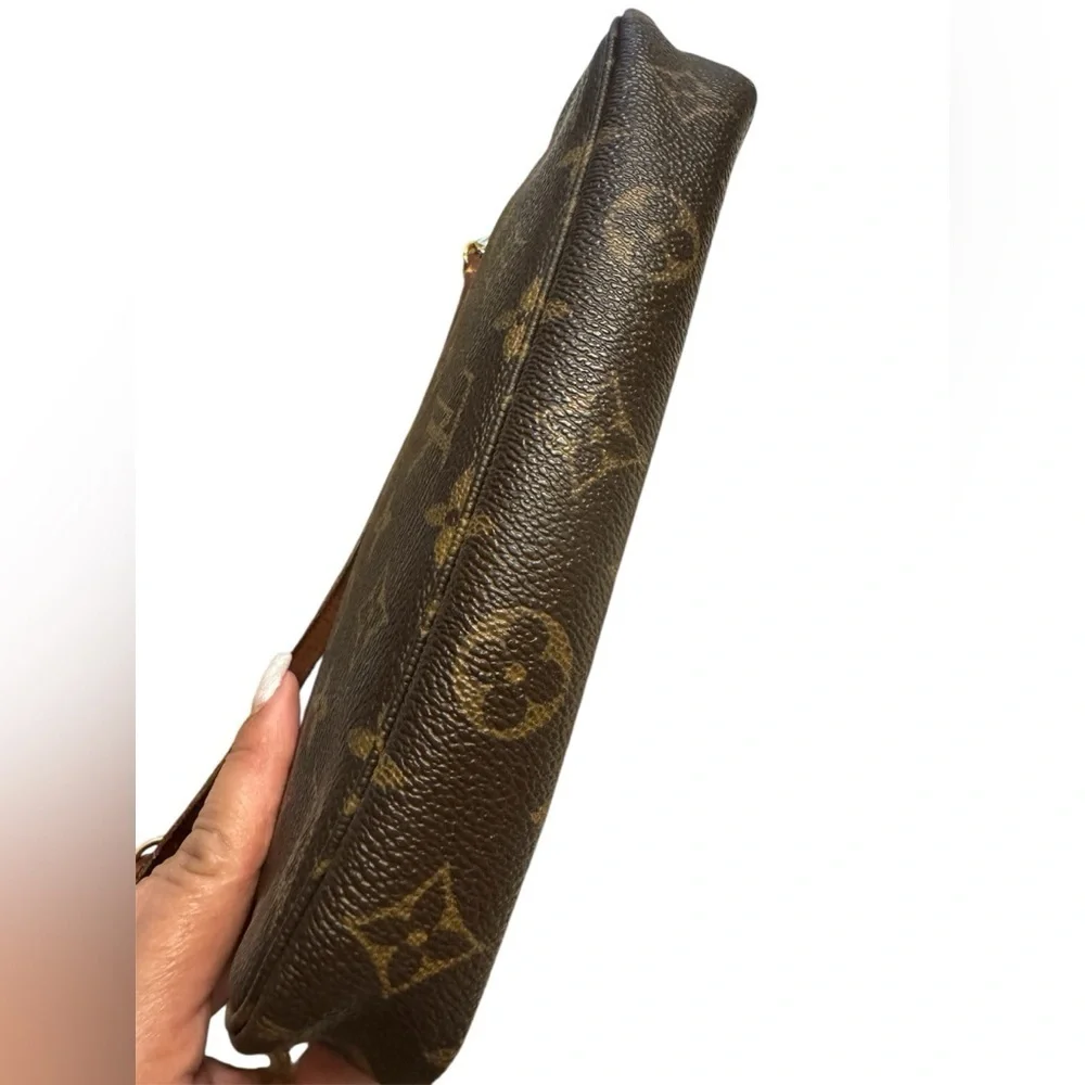 LOUIS VUITTON Pochette Accessoire  Monogram Canvas